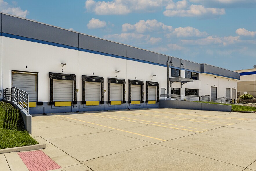 More Photos Of 3550 Odessa Way, Aurora Manufacturing For Lease