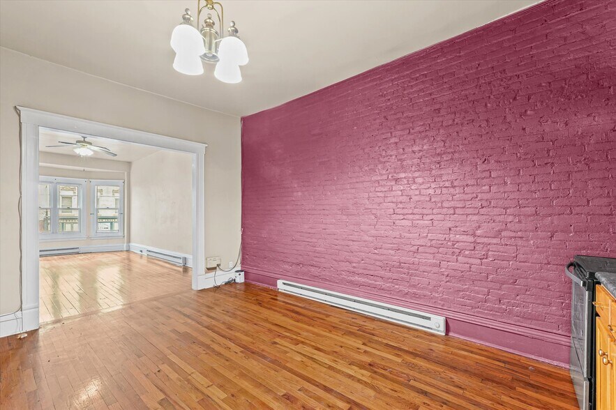 More Photos Of 125 S Market St, Paxton Specialty For Sale