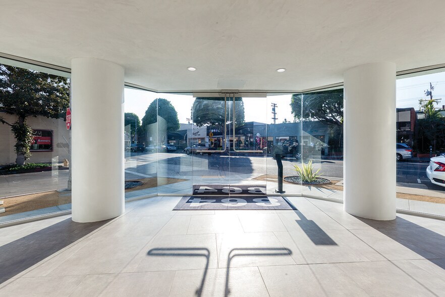 More Photos Of 864 S Robertson Blvd, Los Angeles Office For Lease