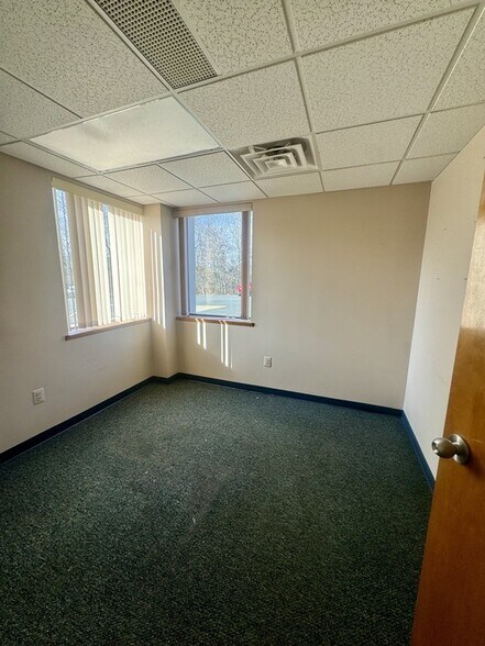 More Photos Of 12 Case St, Norwich Medical For Sale