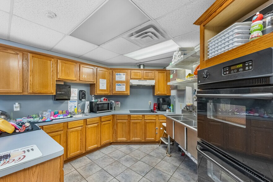 More Photos Of 3421 E Walnut St, Pearland Daycare Center For Sale