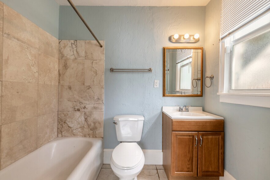 More Photos Of 519 S Ridgewood Ave, Daytona Beach Office For Sale