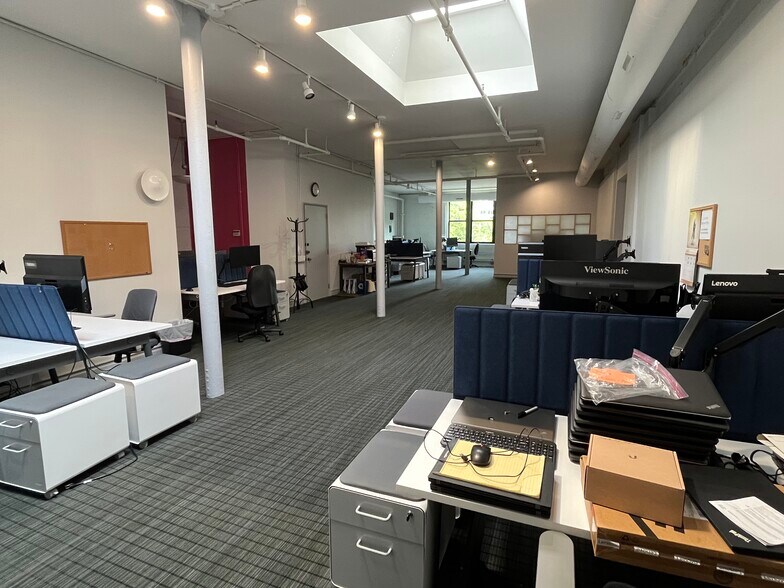 More Photos Of 2035-2043 W Wabansia Ave, Chicago Loft Creative Space For Lease