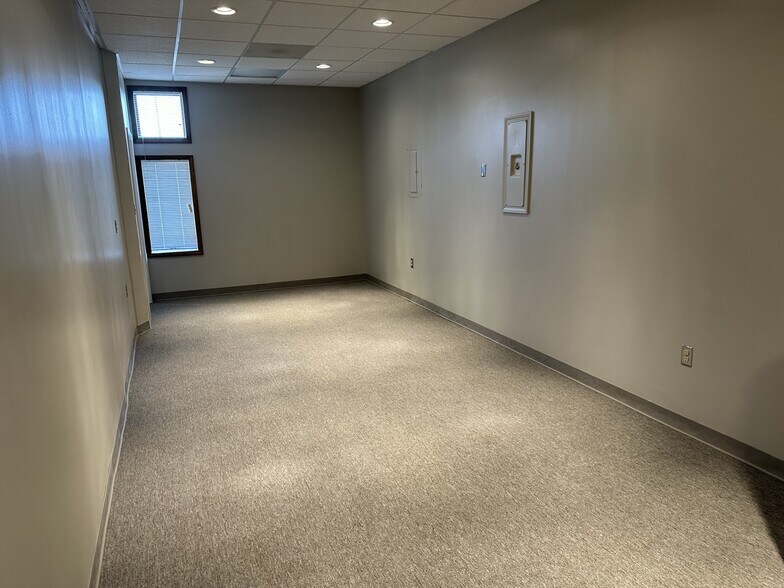 More Photos Of 8528 Broadway, Merrillville Office For Sale