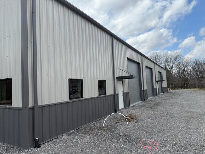 More Photos Of 5350 Enterprise Dr, Paducah Warehouse For Lease
