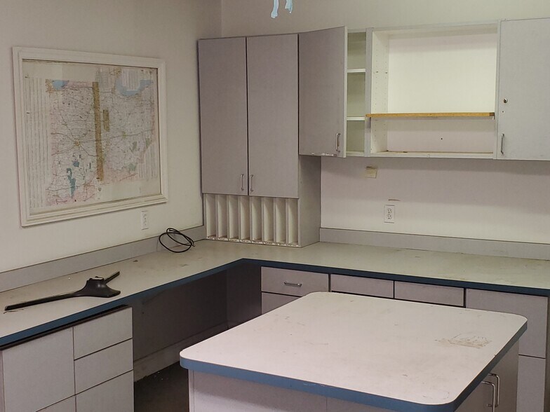 More Photos Of 1700 NW 5th St, Richmond Warehouse For Sale