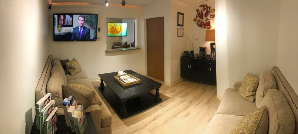 More Photos Of 901 Dover Dr, Newport Beach Medical For Lease