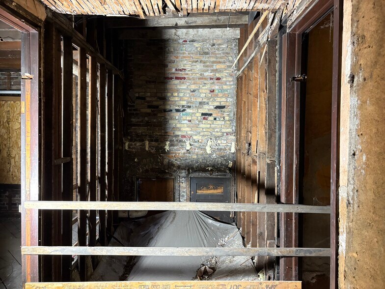 More Photos Of 2301 W Superior St, Duluth Storefront Retail Residential For Sale