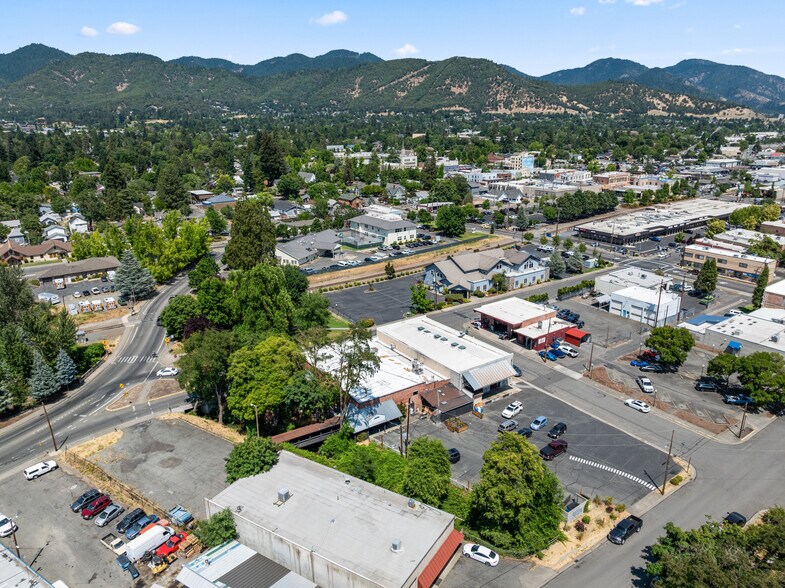More Photos Of 509 SW G St, Grants Pass Restaurant For Sale