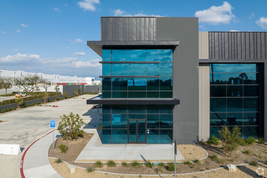 More Photos Of 2688 W Baseline Ave, Rialto Distribution For Lease