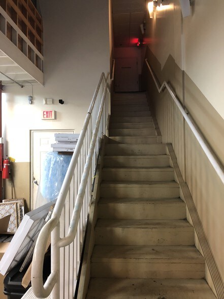 More Photos Of 14000-14046 NW 82nd Ave, Miami Lakes Light Distribution For Lease