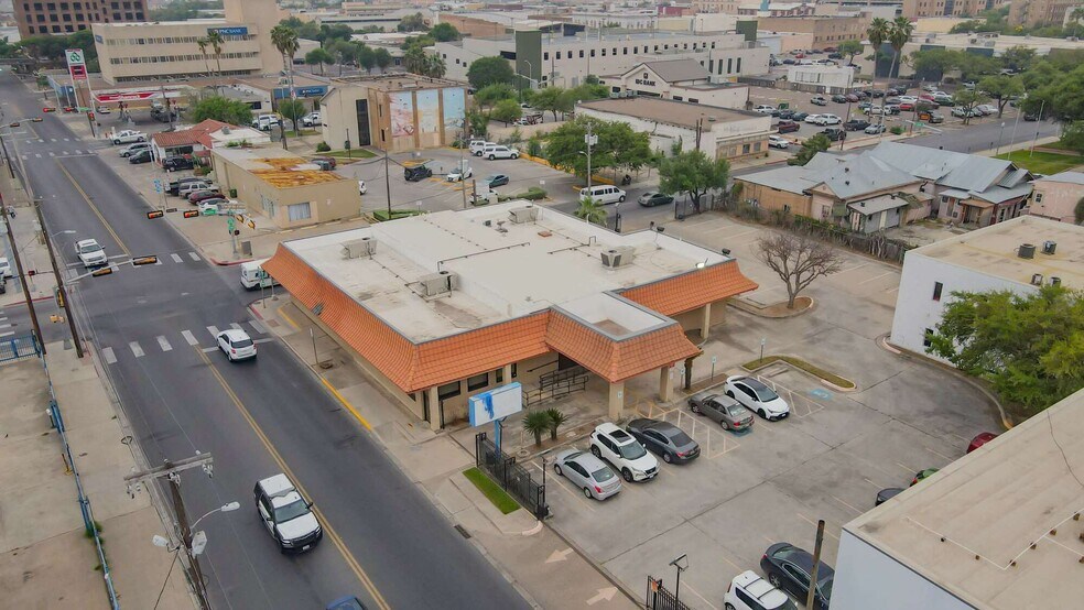 More Photos Of 916 Houston St, Laredo Medical For Lease