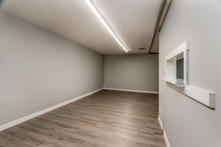 More Photos Of 828 E Main St, Carbondale General Retail For Sale