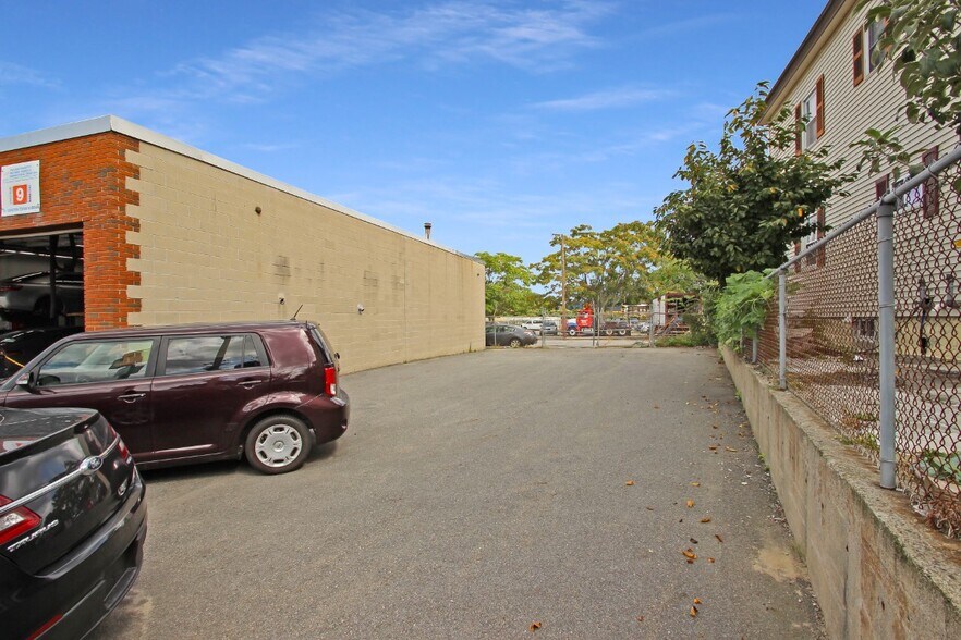 More Photos Of 284 S Broadway, Lawrence Auto Dealership For Sale