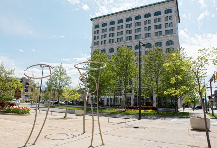 More Photos Of 6 W Federal St, Youngstown Office For Sale