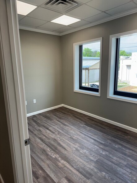 More Photos Of 347 20th St W, Jasper Office For Lease