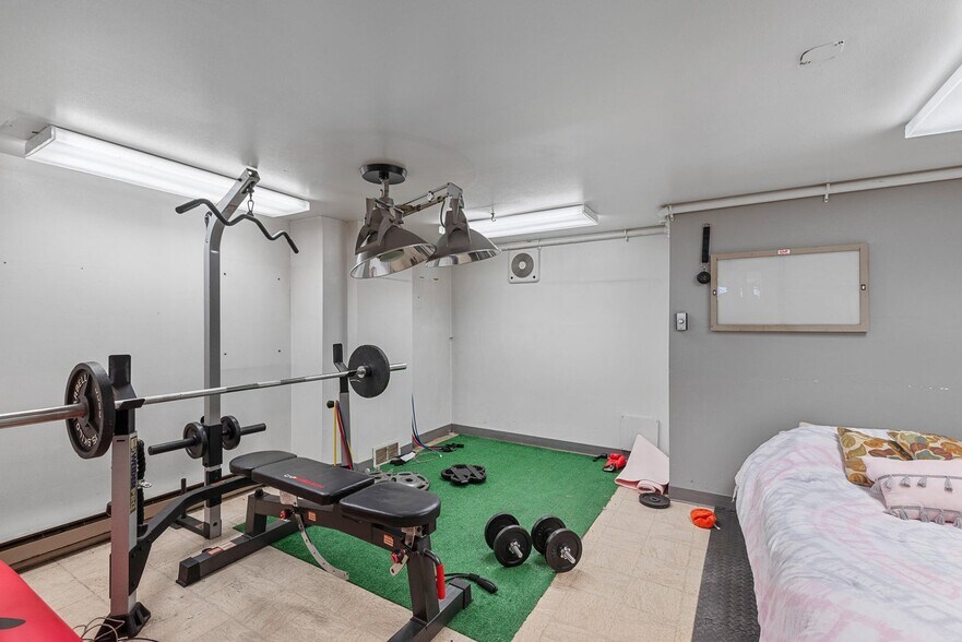 More Photos Of 1405 W Silver Spring Dr, Milwaukee Veterinarian Kennel For Sale