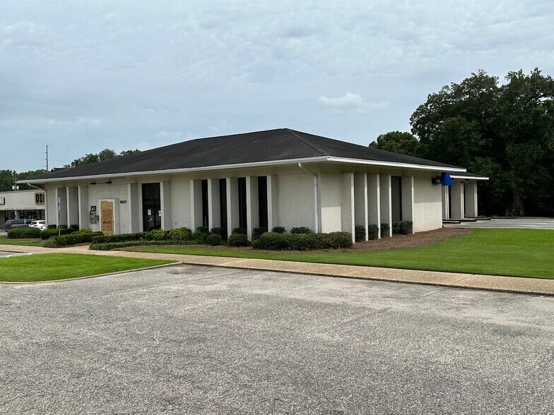 More Photos Of 4823 Overlook Rd, Mobile General Retail For Sale