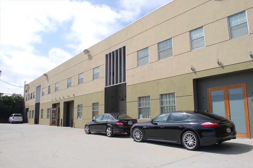 Primary Photo Of 8950-8956 Ellis Ave, Los Angeles Showroom For Lease