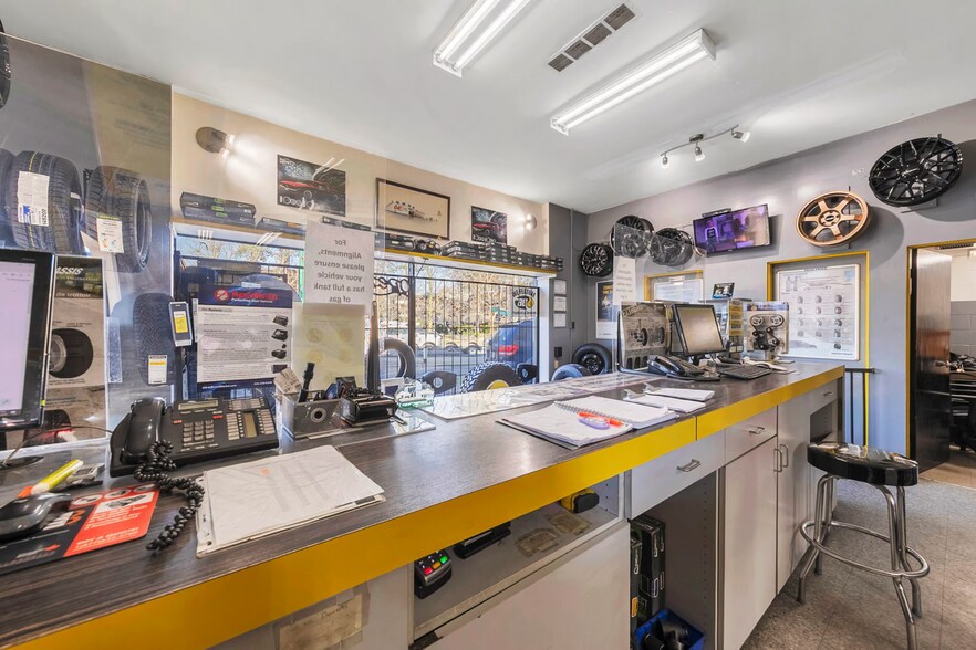 More Photos Of 6092 Kingsway, Burnaby Auto Repair For Sale