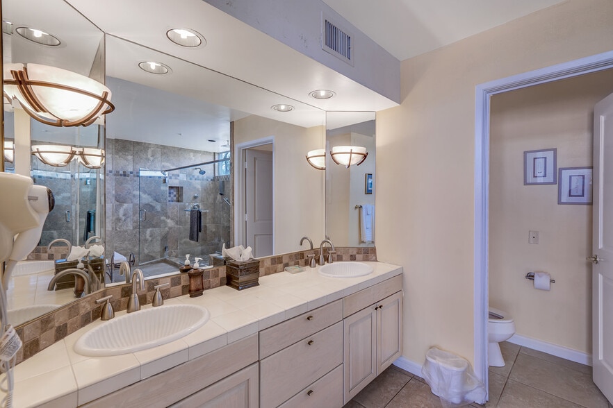 More Photos Of 67590 Jones Rd, Cathedral City Hotel For Sale