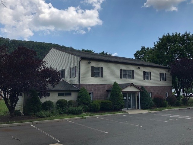 More Photos Of 100 Bradley Rd, Woodbridge Office For Sale