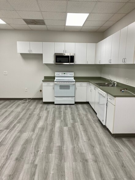 More Photos Of 5305-5311 Raynor Rd, Garner Flex For Sale