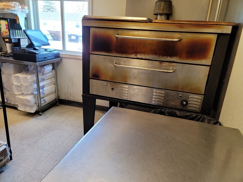 More Photos Of 739 W Main St, Deshler Bowling Alley For Sale