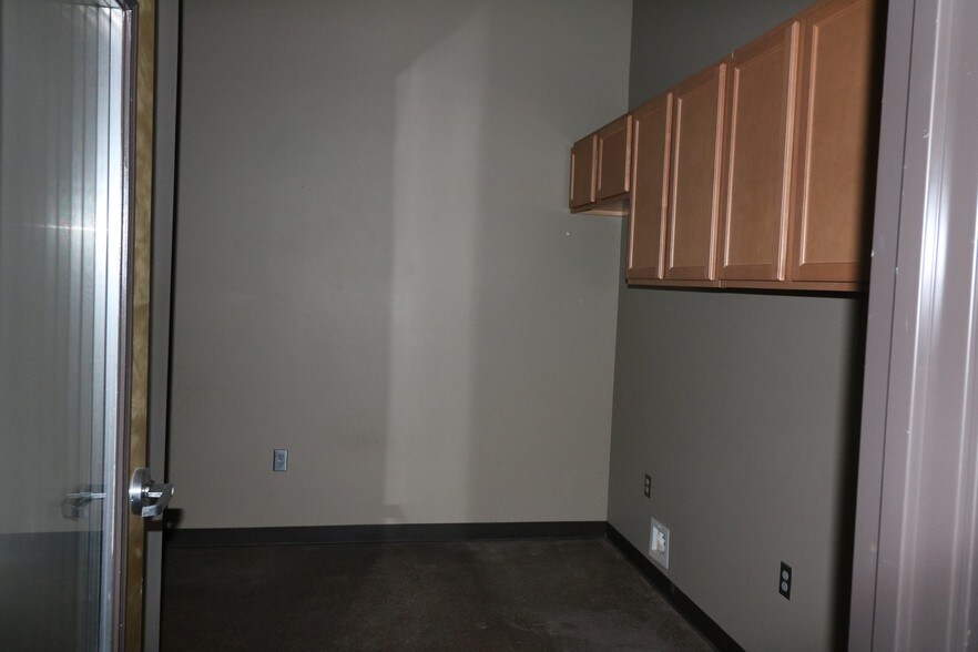More Photos Of 3155 N College Ave, Fayetteville Storefront Retail Office For Lease