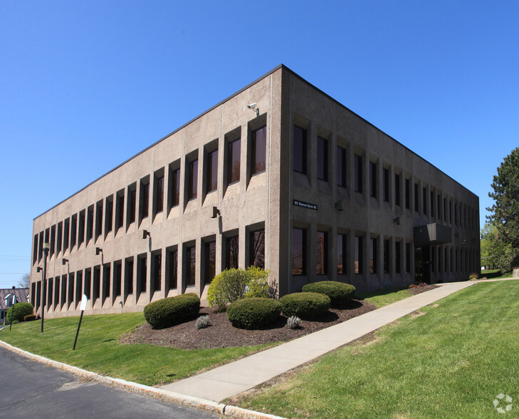 Primary Photo Of 125 Elwood Davis Rd, Syracuse Telecom Hotel Data Hosting For Lease