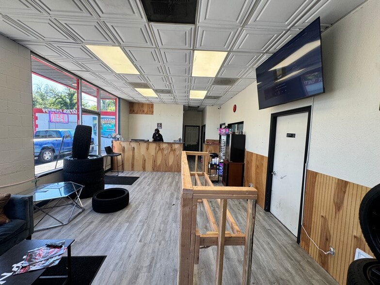 More Photos Of 405 McHenry Ave, Modesto Auto Dealership For Sale