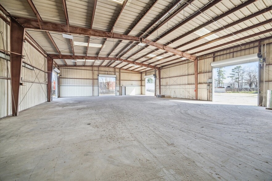 More Photos Of 8730 Ley Rd, Houston Warehouse For Sale