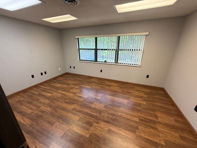 More Photos Of 7594-7620 Slate Ridge Blvd, Reynoldsburg Office For Sale