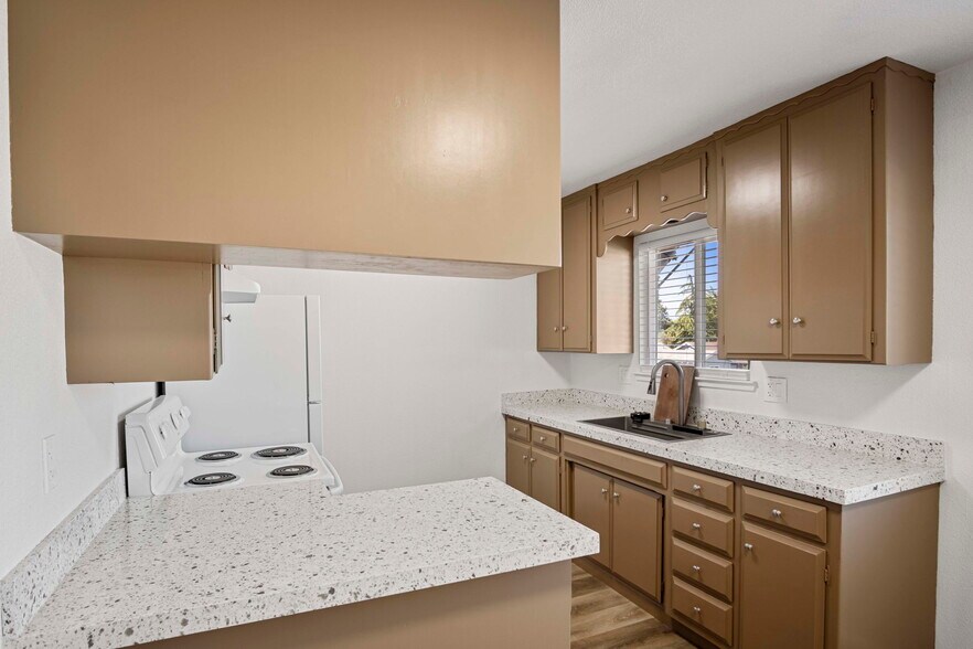 More Photos Of 116 Covena Ave, Modesto Apartments For Sale