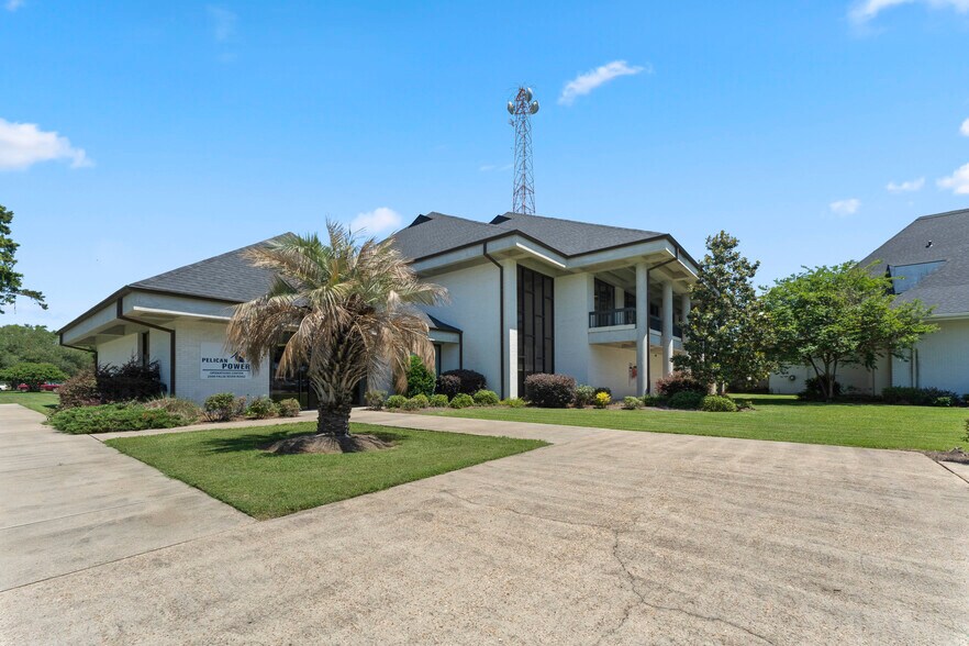 More Photos Of 2500 False River Dr, New Roads Office For Sale