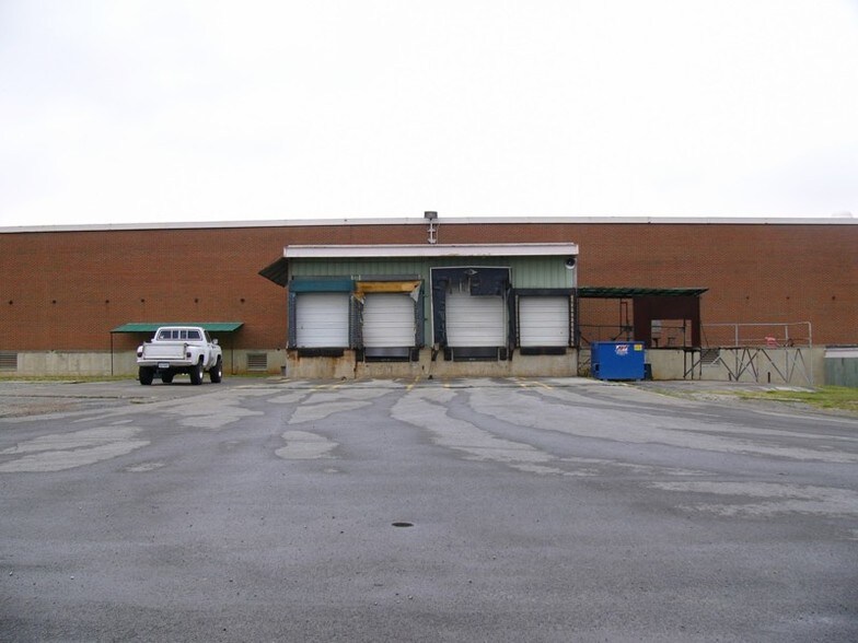 More Photos Of 728 Wertz Rd, Roanoke Warehouse For Lease