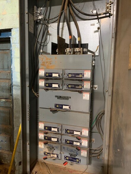 More Photos Of 203 Woodrow St, Pickens Industrial For Sale