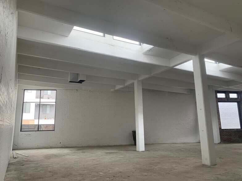 More Photos Of 433 Madison Ave, Memphis General Retail For Sale