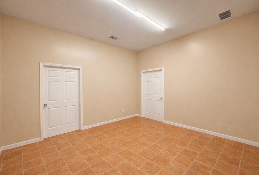 More Photos Of 2784 Sugarloaf Pky, Lawrenceville Warehouse For Lease