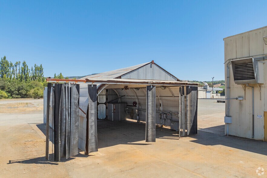More Photos Of 2301 Napa Vallejo Hwy, Napa Manufacturing For Lease