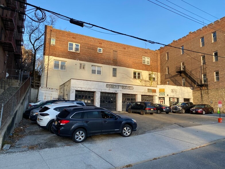 More Photos Of 20 Grayrock Rd, Scarsdale Light Manufacturing For Sale