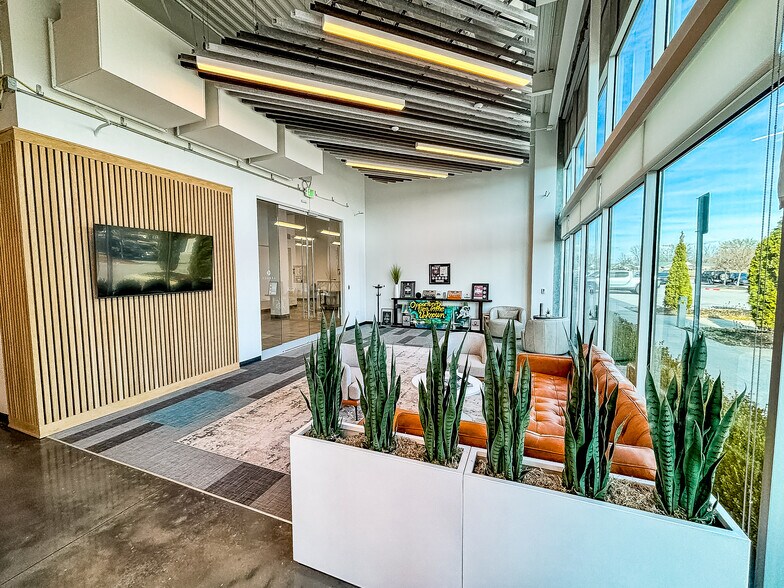 More Photos Of 2600 NE 11th St, Bentonville Office For Lease