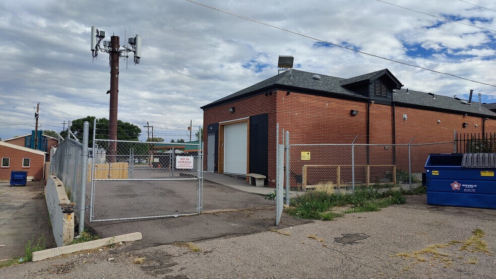 More Photos Of 2185-2187 S Sheridan Blvd, Denver Flex For Lease