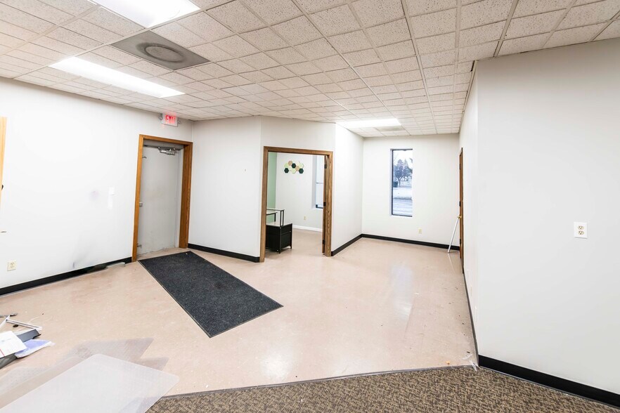 More Photos Of 1119 N 42nd St, Grand Forks Office For Lease