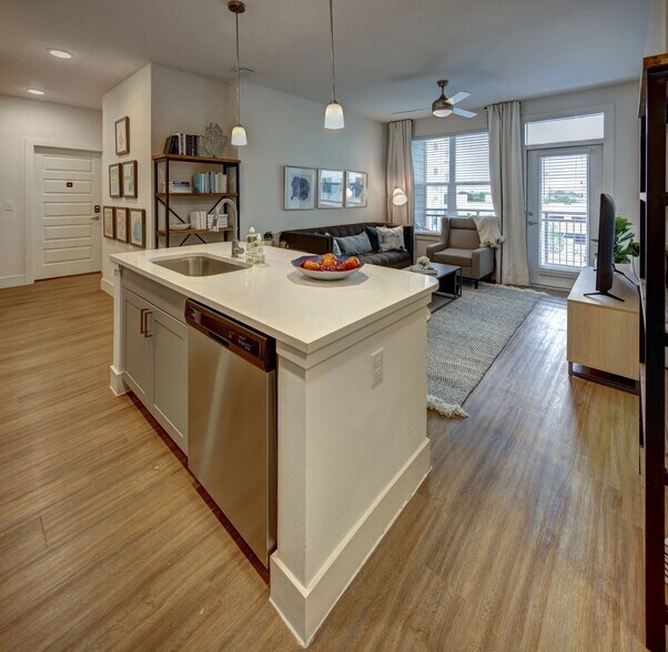 More Photos Of 200 Springtown Way, San Marcos Unknown For Lease
