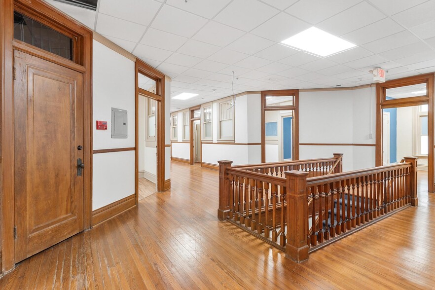 More Photos Of 410 W Main St, Leesburg Office For Lease