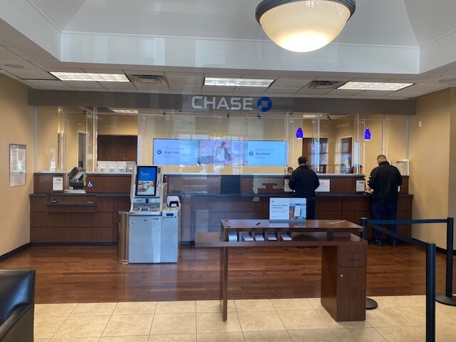 More Photos Of 10420 Westheimer Rd, Houston General Retail For Sale