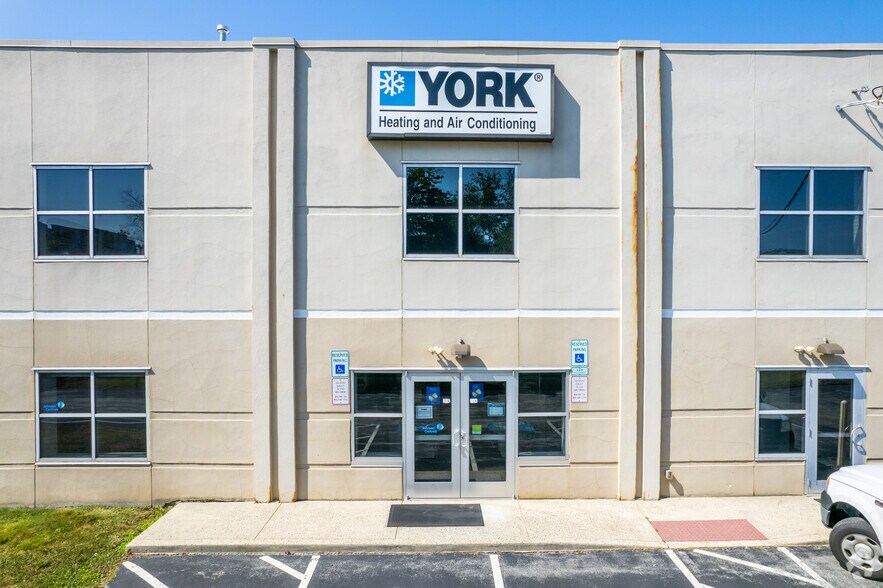 More Photos Of 950 Forge Ave, Audubon Office For Lease