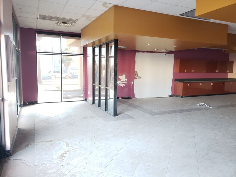 More Photos Of 2534 Rockwood Ave, Calexico Bank For Sale