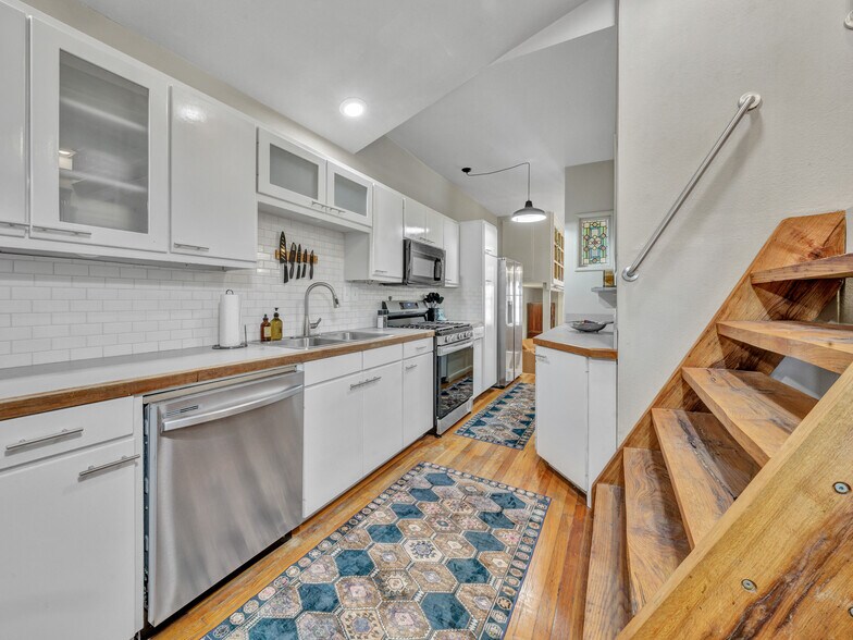 More Photos Of 106 W Main St, Pilot Point Storefront For Sale